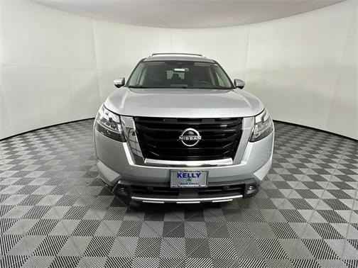 2022 Nissan Pathfinder SL 4WD