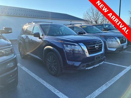 2023 Nissan Pathfinder SL 4WD