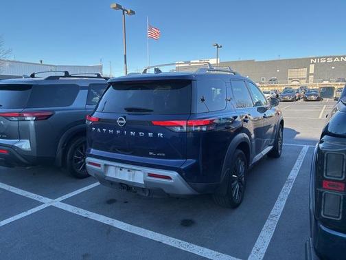 2023 Nissan Pathfinder SL 4WD
