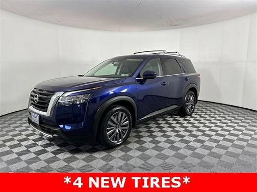 2023 Nissan Pathfinder SL 4WD