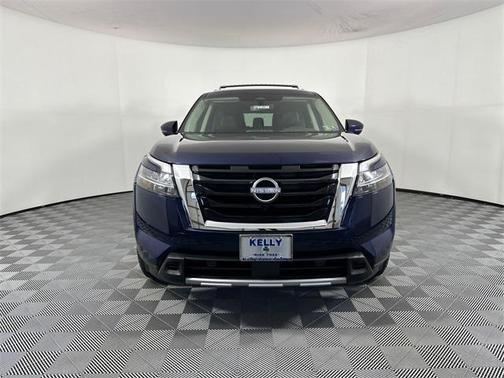 2023 Nissan Pathfinder SL 4WD