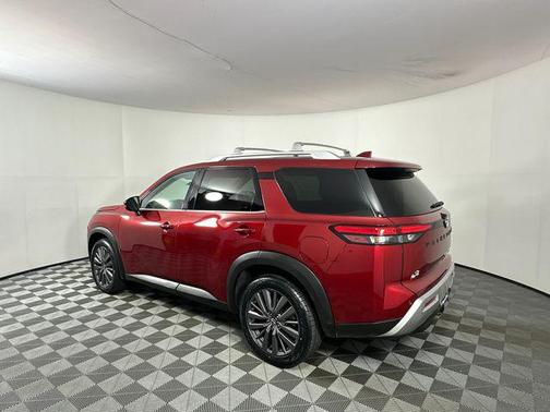 2023 Nissan Pathfinder SL 4WD