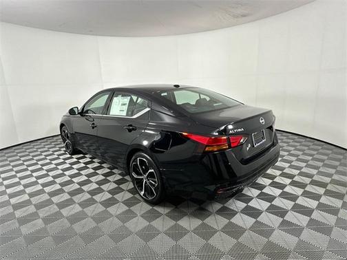2025 Nissan Altima SR FWD