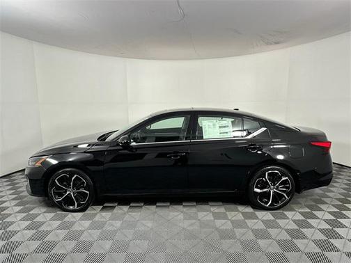 2025 Nissan Altima SR FWD