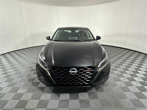 2025 Nissan Altima SR FWD