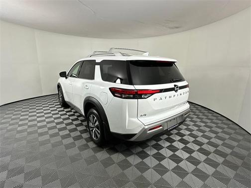 2025 Nissan Pathfinder SL 4WD
