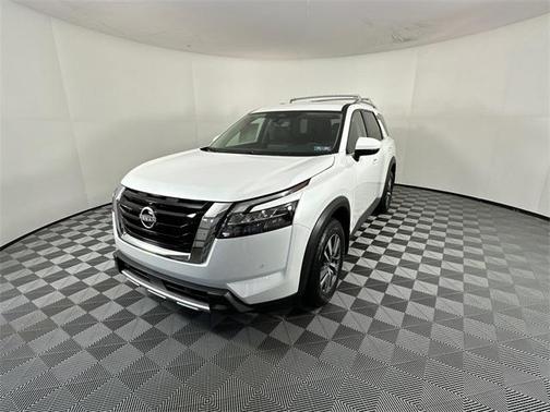 2025 Nissan Pathfinder SL 4WD