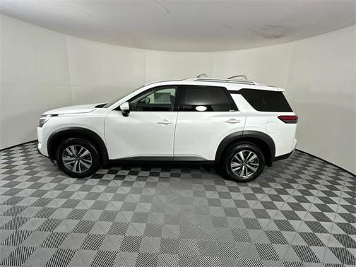 2025 Nissan Pathfinder SL 4WD