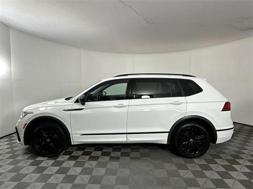 2022 Volkswagen Tiguan 2.0T SE R-Line Black 4MOTION