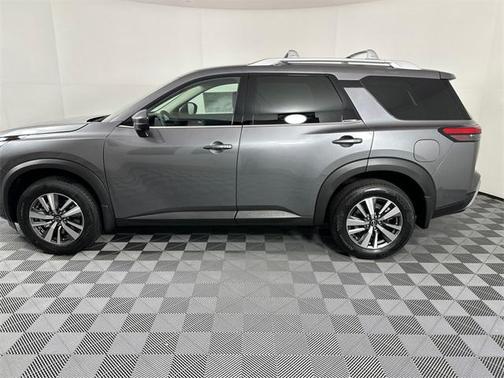 2025 Nissan Pathfinder SL 4WD