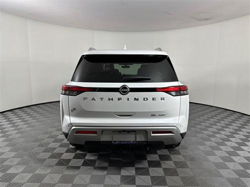 2025 Nissan Pathfinder SL 4WD