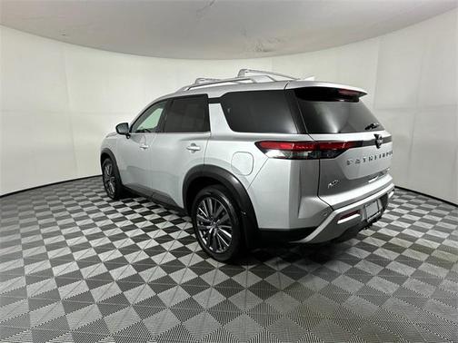 2023 Nissan Pathfinder SL 4WD