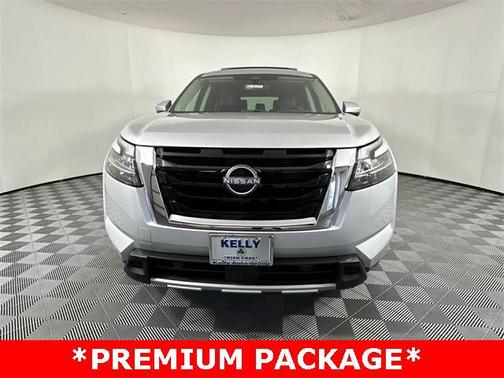 2023 Nissan Pathfinder SL 4WD