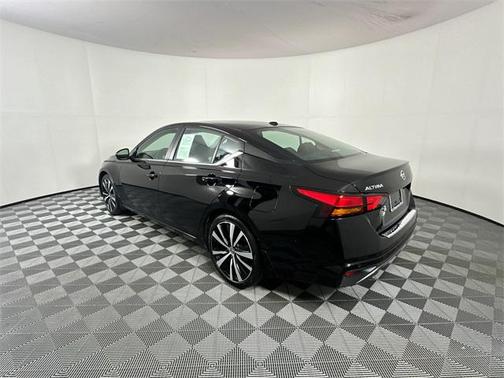 2022 Nissan Altima SR FWD