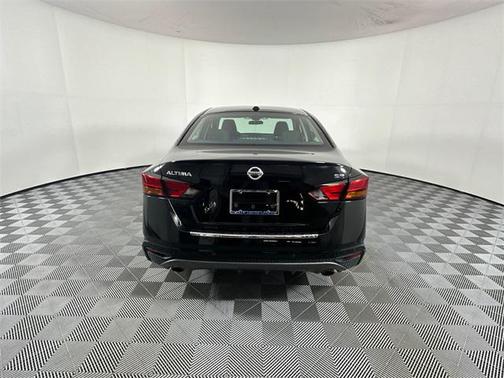 2022 Nissan Altima SR FWD