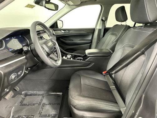 Baltic Gray Metallic Clearcoat 2023 Jeep Grand Cherokee Laredo