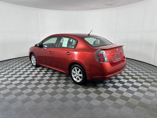 Lava Red Pearl-Mica/Metallic 2011 Nissan Sentra 2.0 SR