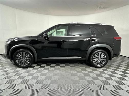 2025 Nissan Pathfinder SL 4WD