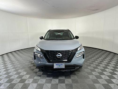 Boulder Gray Pearl/Super Black 2023 Nissan Rogue SV