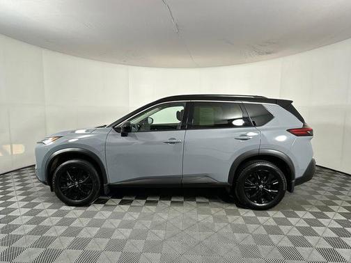 Boulder Gray Pearl/Super Black 2023 Nissan Rogue SV