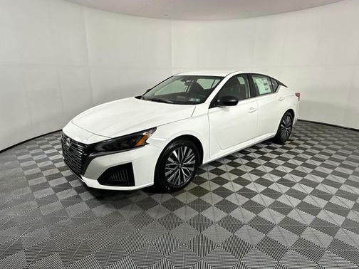 Glacier White 2026 Nissan Altima 2.5 SV
