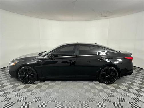 2022 Nissan Altima SR FWD
