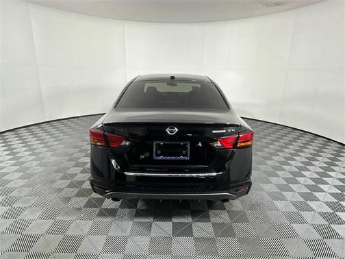 2022 Nissan Altima SR FWD