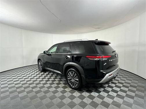 2025 Nissan Pathfinder SL 4WD