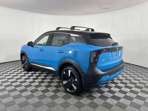 Arctic Ice Blue/Black 2026 Nissan Kicks SR