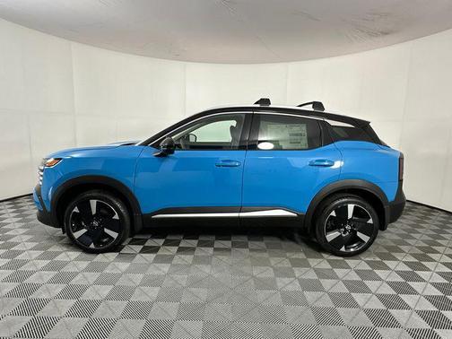 Arctic Ice Blue/Black 2026 Nissan Kicks SR