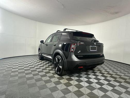 Super Black 2026 Nissan Kicks SR