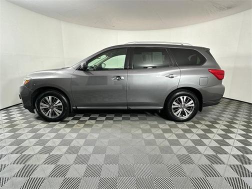 2019 Nissan Pathfinder SV