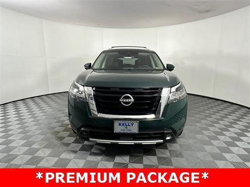 2023 Nissan Pathfinder SL 4WD
