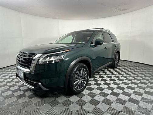 2023 Nissan Pathfinder SL 4WD
