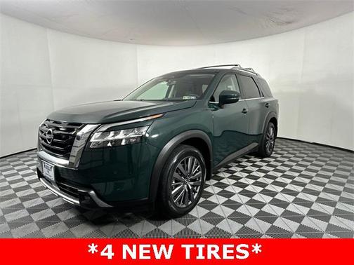 2023 Nissan Pathfinder SL 4WD