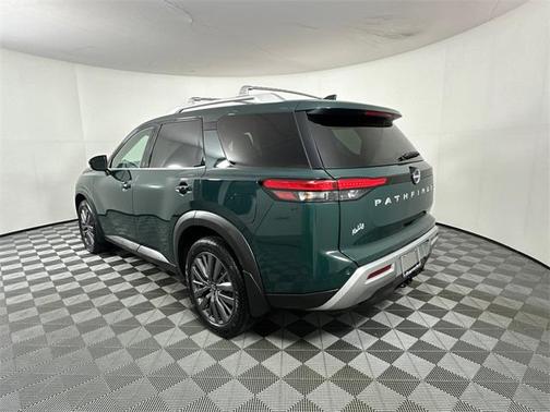 2023 Nissan Pathfinder SL 4WD