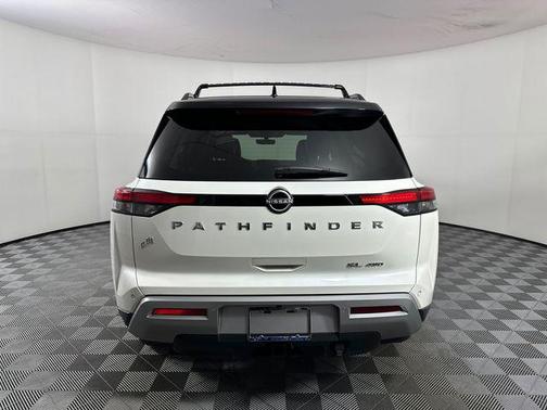 Pearl White Tricoat/Super Black 2023 Nissan Pathfinder SL 4WD