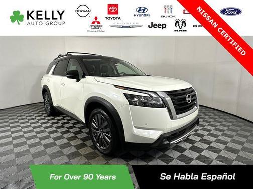 Pearl White Tricoat/Super Black 2023 Nissan Pathfinder SL 4WD