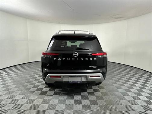 2025 Nissan Pathfinder Platinum 4WD