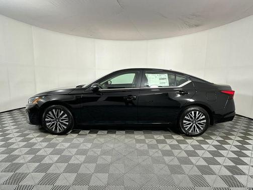 Super Black Clearcoat 2026 Nissan Altima 2.5 SV