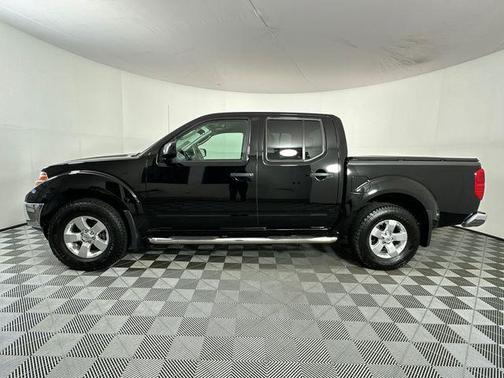 Super Black Metallic 2010 Nissan Frontier SE