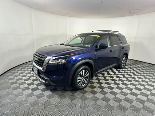 2023 Nissan Pathfinder SL 4WD