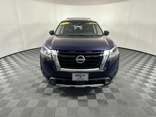 2023 Nissan Pathfinder SL 4WD
