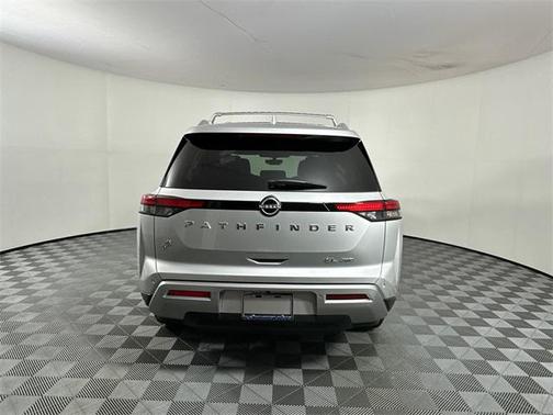 2023 Nissan Pathfinder SL 4WD