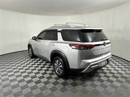 2023 Nissan Pathfinder SL 4WD