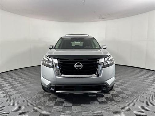 2023 Nissan Pathfinder SL 4WD
