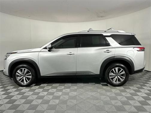 2023 Nissan Pathfinder SL 4WD