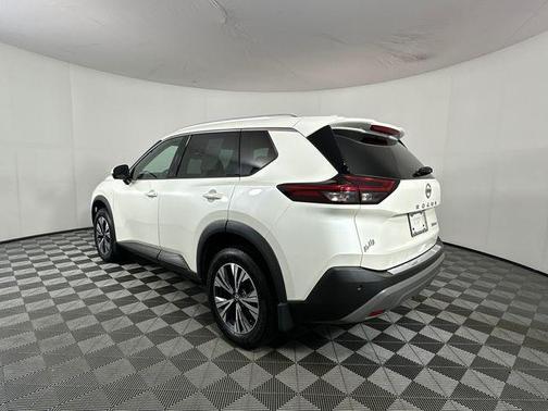 Pearl White Tricoat 2021 Nissan Rogue SV