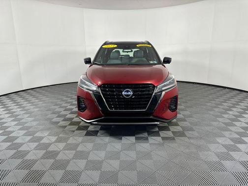 Scarlet Ember Tintcoat/Super Black 2023 Nissan Kicks SR