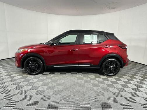 Scarlet Ember Tintcoat/Super Black 2023 Nissan Kicks SR